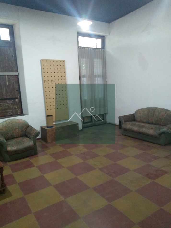 Lote con casa a reciclar en Ciudad de Mendoza  RETASADA !!!!