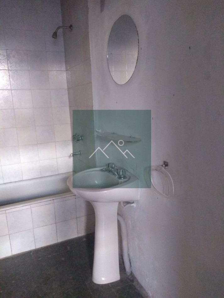 Lote con casa a reciclar en Ciudad de Mendoza  RETASADA !!!!