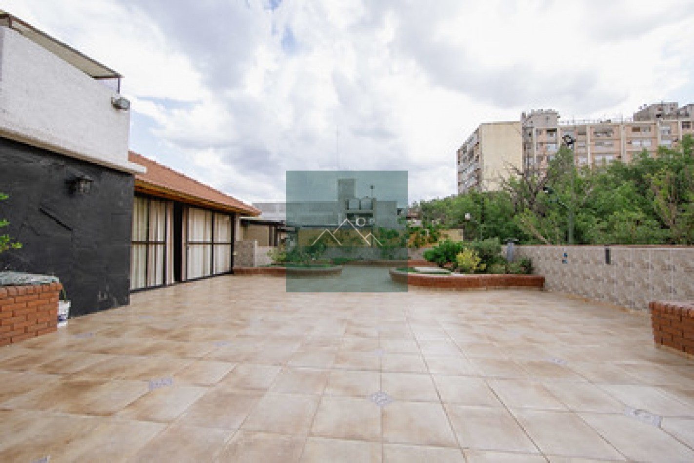 PROPIEDAD DESTACADA CON CARACTERISTICAS MUY IMPORTANTES EN SU CONSTRUCCION