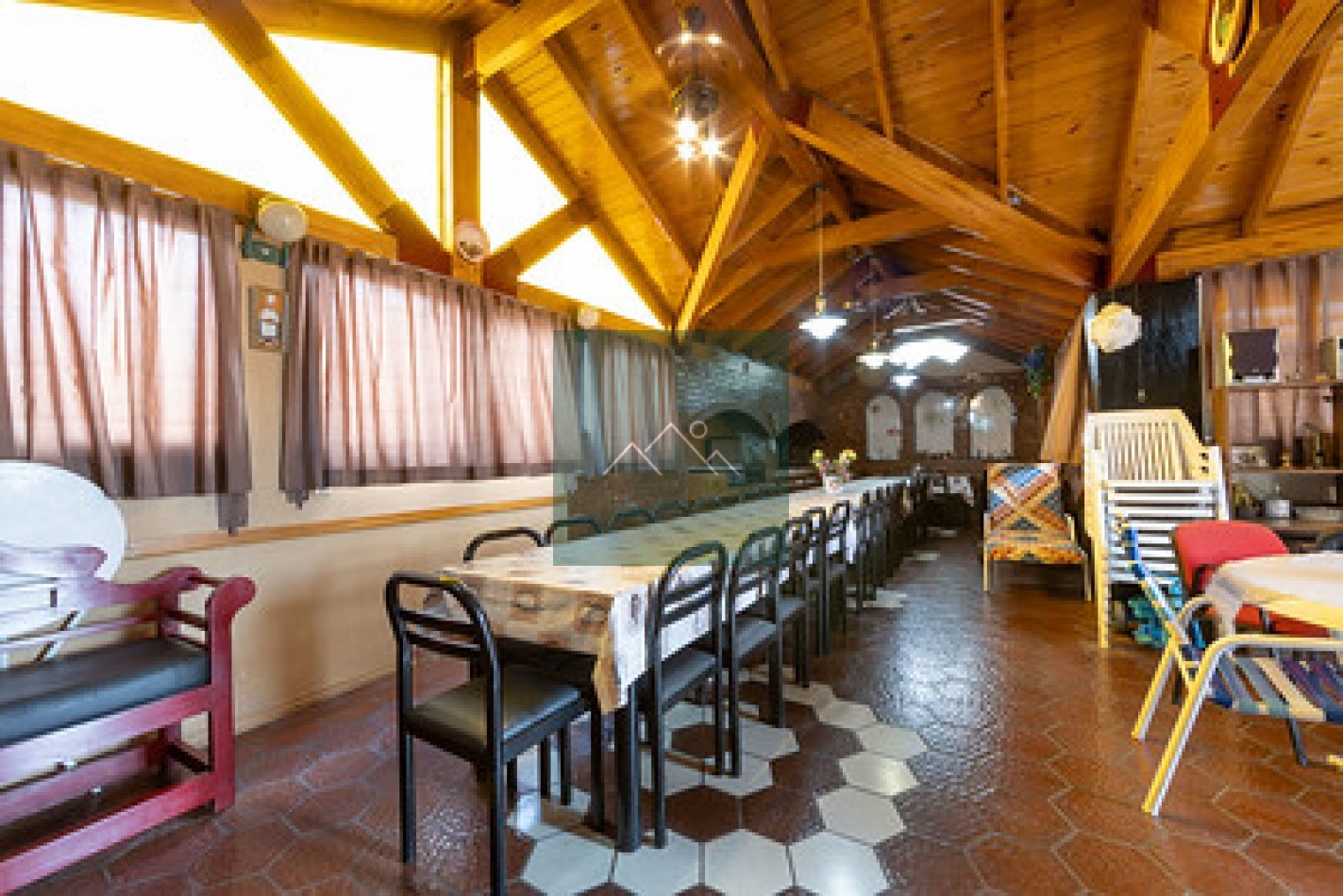 PROPIEDAD DESTACADA CON CARACTERISTICAS MUY IMPORTANTES EN SU CONSTRUCCION