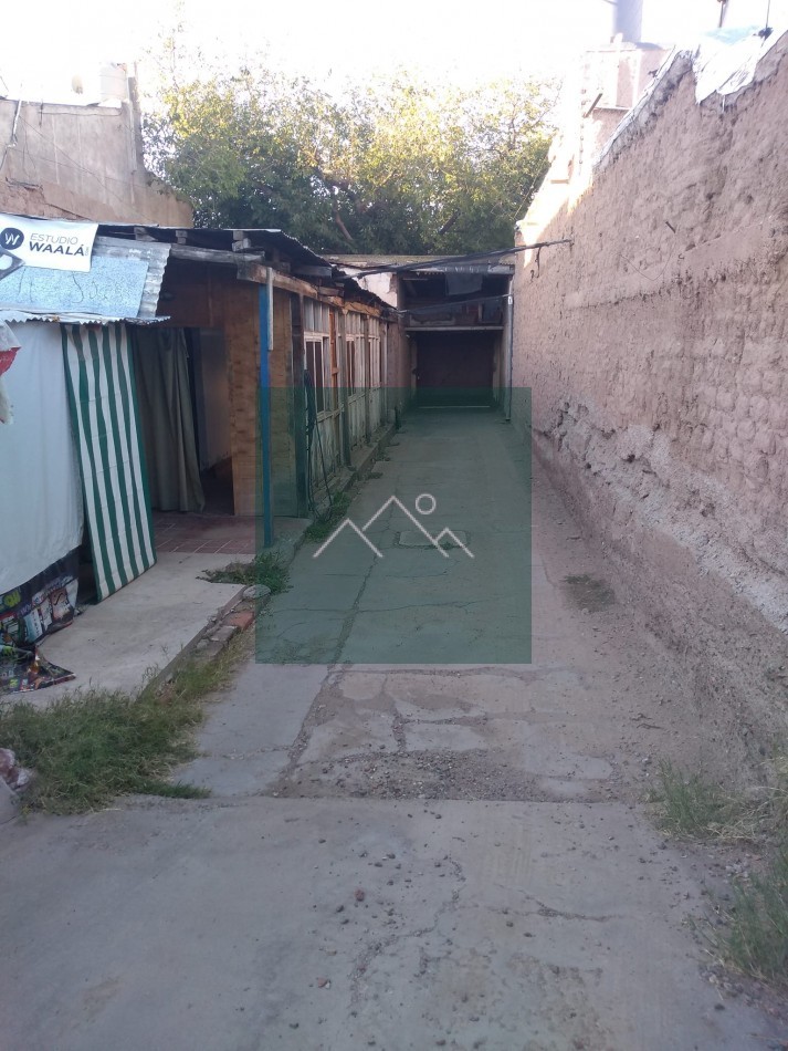 Lote con casa a reciclar en Ciudad de Mendoza  RETASADA !!!!