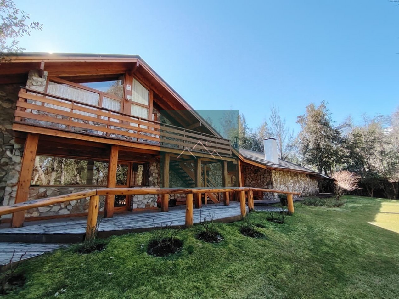 HERMOSA CASA EN VENTA - LOMAS DE CORRENTOSO