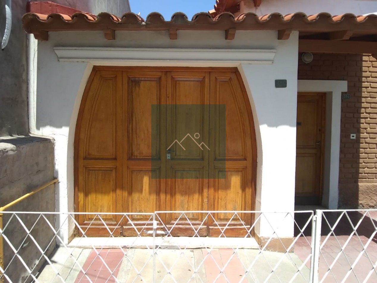 VENTA HERMOSO CHALET- A CINCO CUADRAS DEL KM 0-A UN PASO DE TRIBUNALES-HOSPITAL-COLEGIO Y CENTRO COMECIAL - OFICINA MUNICIPAL