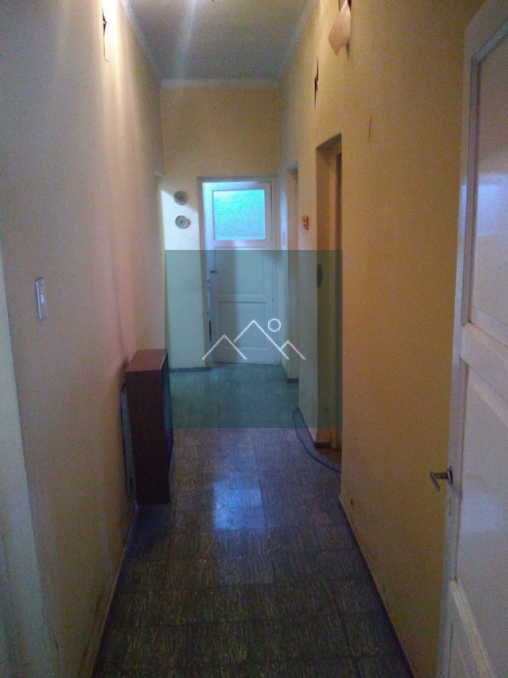 VENTA HERMOSO CHALET- A CINCO CUADRAS DEL KM 0-A UN PASO DE TRIBUNALES-HOSPITAL-COLEGIO Y CENTRO COMECIAL - OFICINA MUNICIPAL