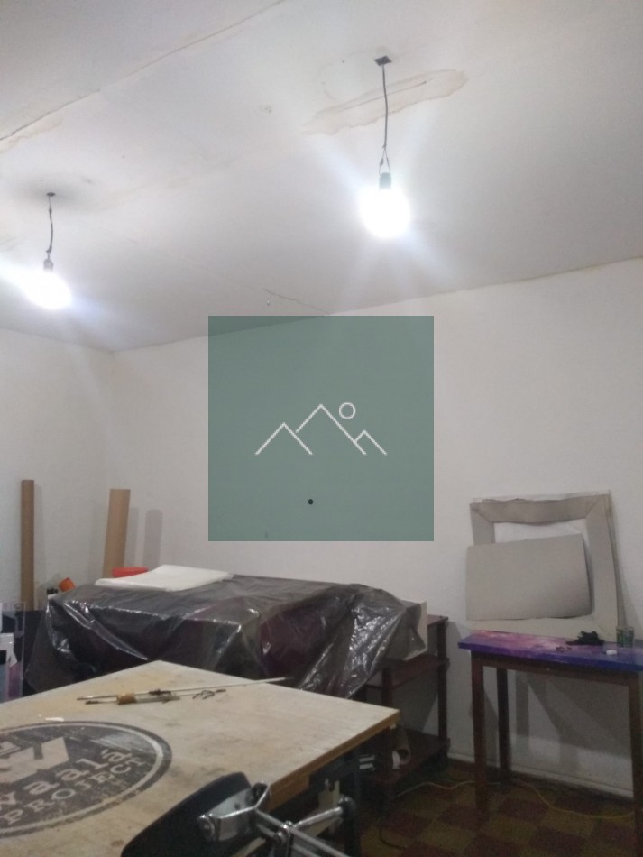 Lote con casa a reciclar en Ciudad de Mendoza  RETASADA !!!!