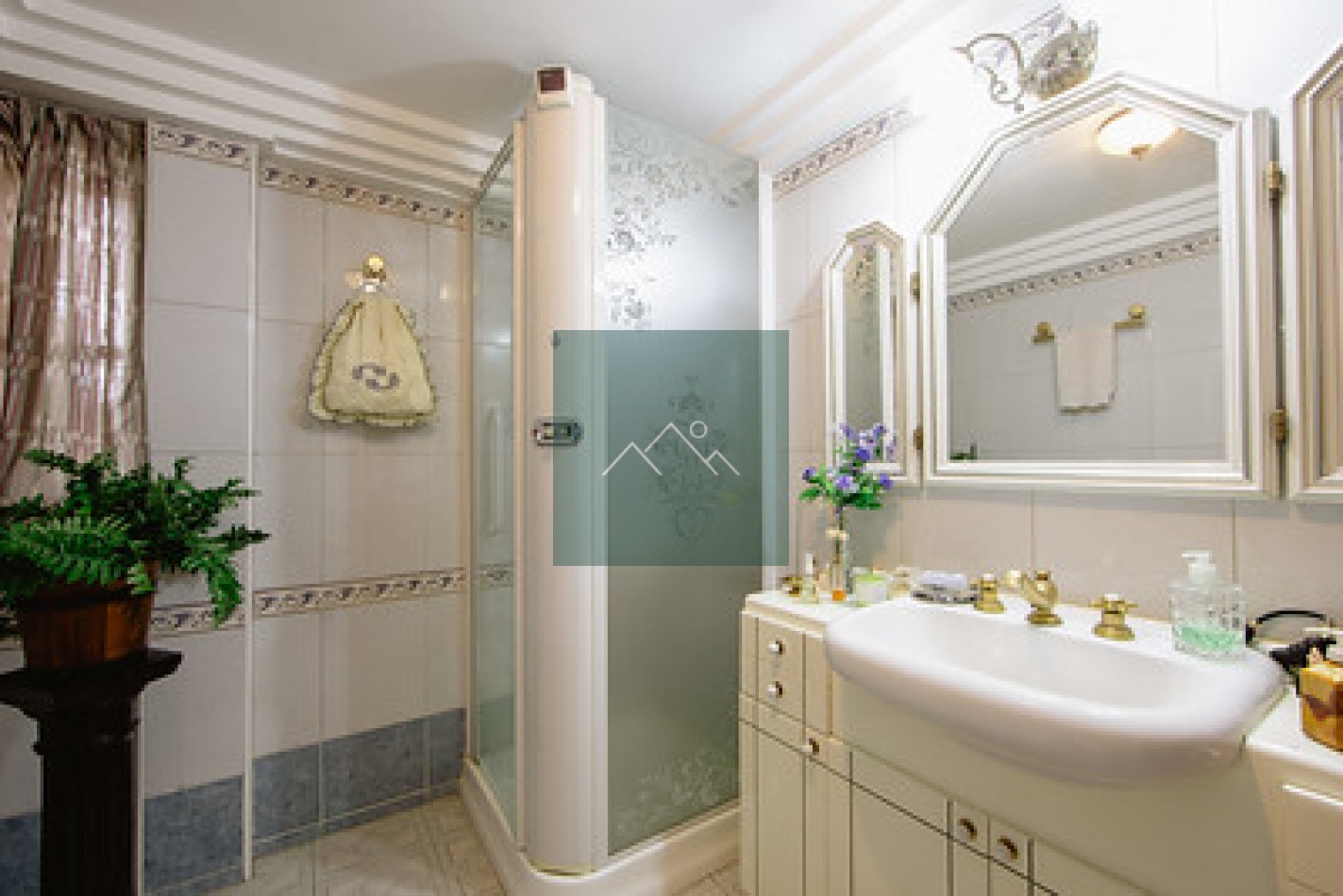 PROPIEDAD DESTACADA CON CARACTERISTICAS MUY IMPORTANTES EN SU CONSTRUCCION