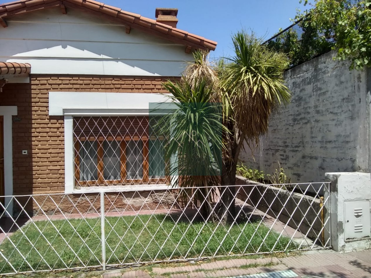 VENTA HERMOSO CHALET- A CINCO CUADRAS DEL KM 0-A UN PASO DE TRIBUNALES-HOSPITAL-COLEGIO Y CENTRO COMECIAL - OFICINA MUNICIPAL